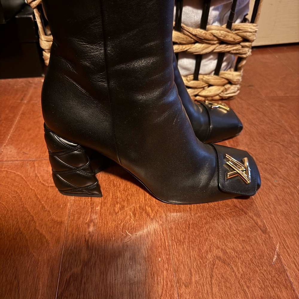 Louis Vuitton Black Leather Women's Boots with Gold Logo Accent - Picture 4 of 6